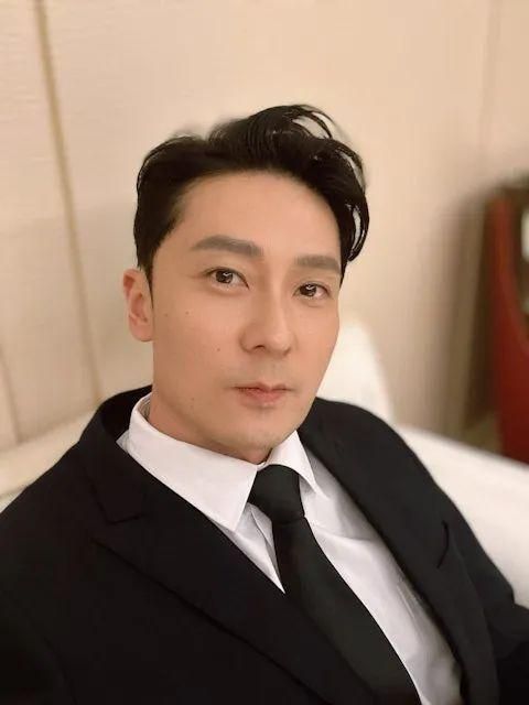 TVB演员在长沙街头卖咖啡 再就业引关注